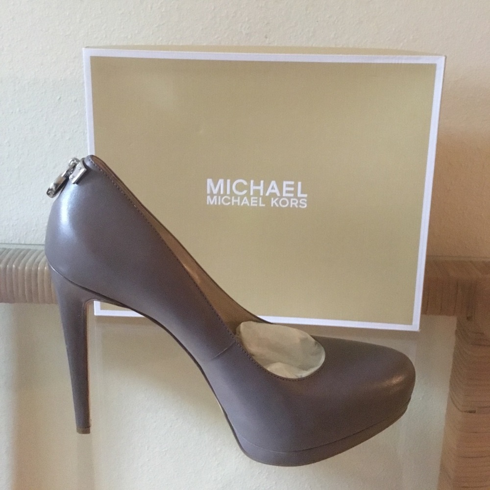 Cinder Michael Kors Hamilton Pump
